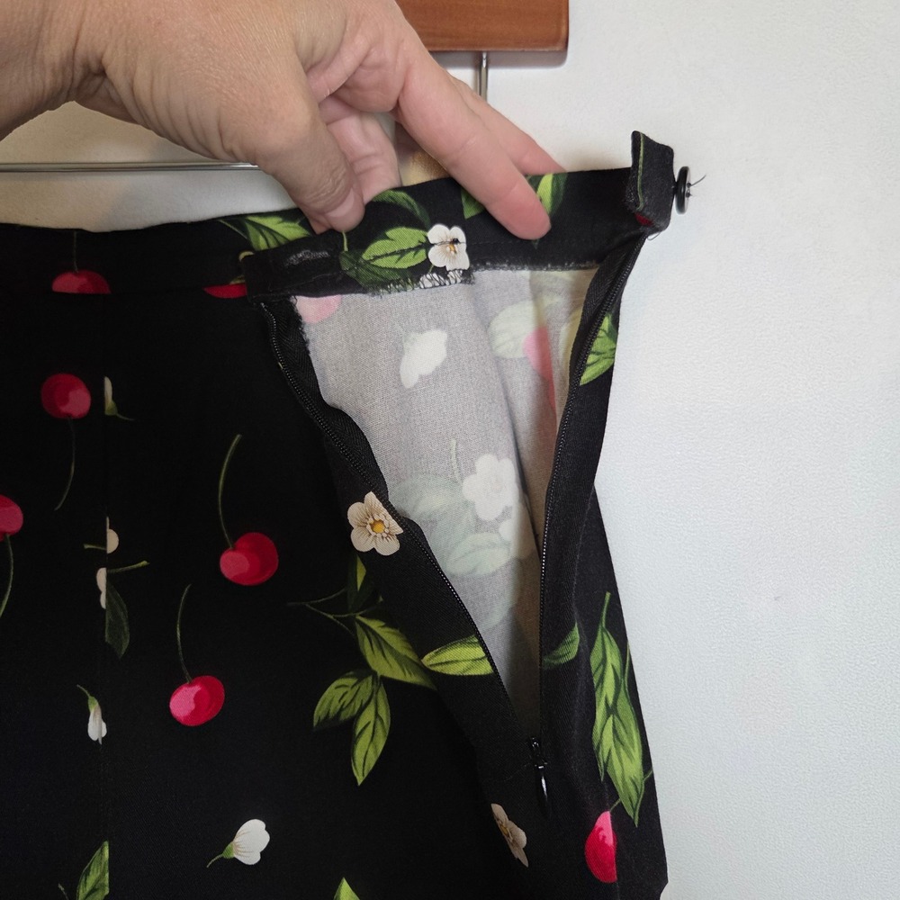 Capri Pant Black Women 14 Cropped Side Zip Cherry Floral Print Retro Cottagecore - Picture 3 of 8